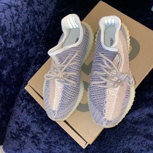 Yeezy 350 V2 Ash Pearl